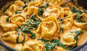 Creamy Tomato Tortelloni with Spinach (1)